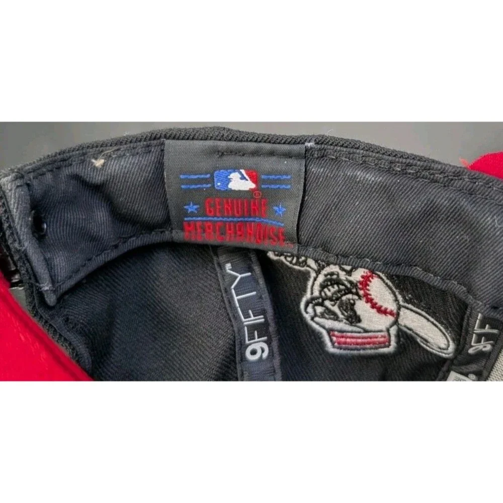 New Era 9Fifty Adjustsble Hat Cincinnati Reds Logo Spell Out MLB One Size